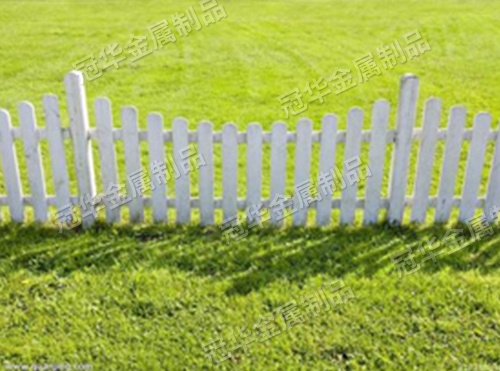 草坪栅栏